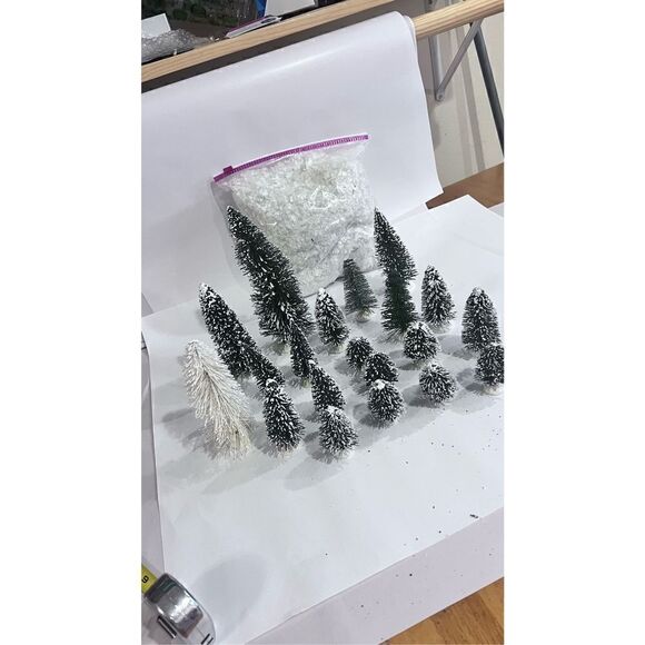 LEMAX HOLIDAY TIME CHRISTMAS VILLAGE BOTTLE NECK CHRISTMAS TREES SET 19 W/ SNOW - Picture 6 of 10